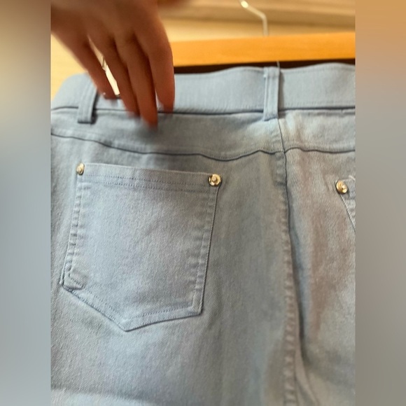 ⚫️ BOGO Thrill Light Blue Casual Shorts stretchy size 1x - Picture 6 of 7